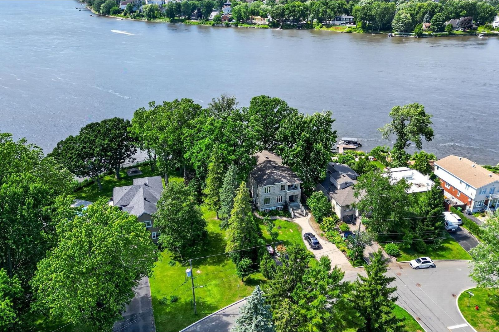Pierrefonds, QC